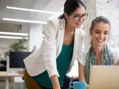 Staż z urzędu pracy po studiach: Jak zdobyć doświadczenie i pracę?