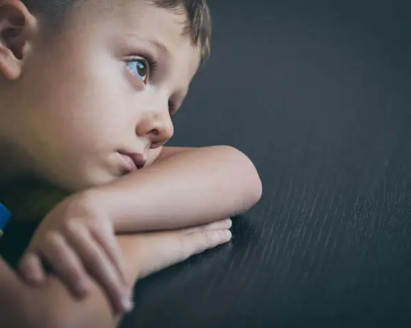 Do kiedy zdalne w przedszkolu? Decyzje lokalne i zasiłek opiekuńczy