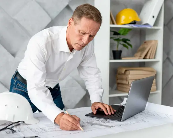 Co po studiach budowlanych? Ścieżki kariery, uprawnienia, zarobki