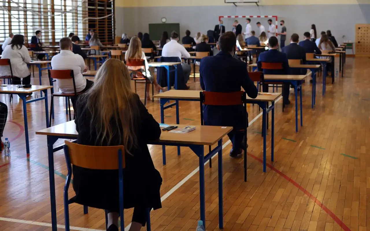 uczeń poprawia maturę