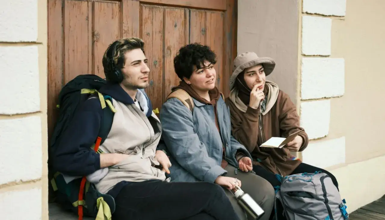 młoda osoba podróżująca, gap year, wolontariat zagraniczny