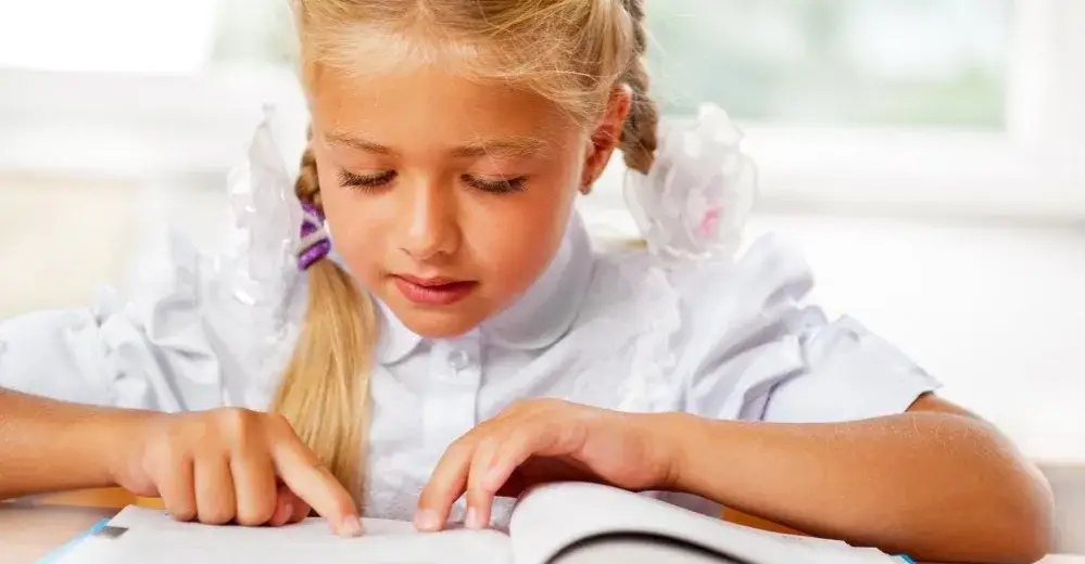 dziecko z dysleksją w szkole czytanie